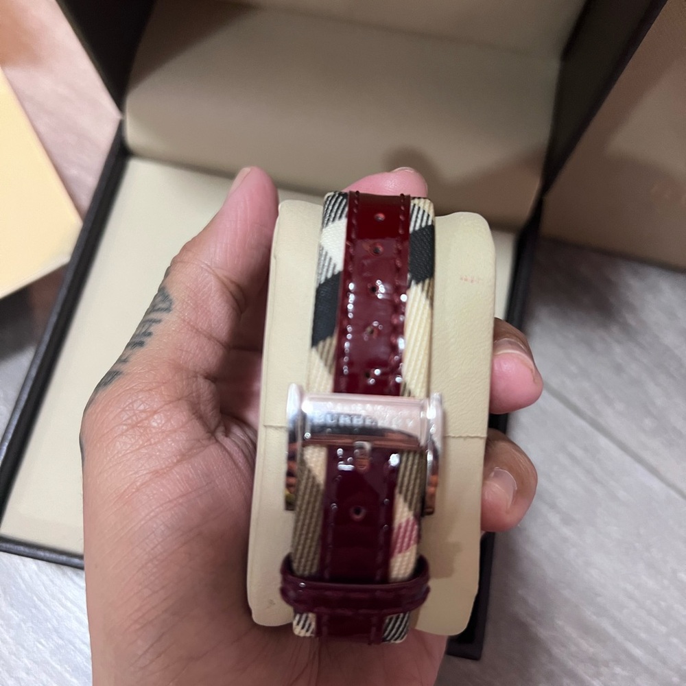 Vintage Burberry Watch - Picture 4 of 4